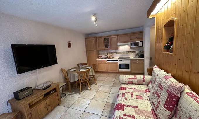 Meribel Centre Apartamento | Appartement spacieux au cœur de Méribel, proche des pistes avec balcon et TV - FR-1-688-40