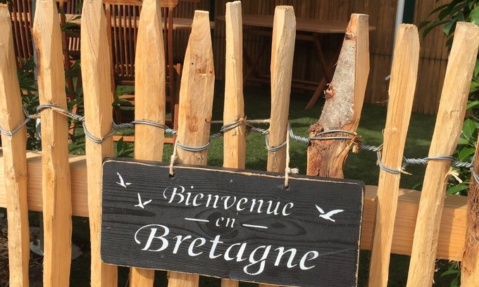 Brech Apartamento | Appartement Spacieux et Confortable Avec Jardin Privatif