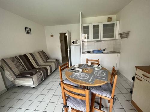 Saint-Jean-de-Monts Apartamento | Appartement T2 à St Jean de Monts avec balcon et parking privé - FR-1-324A-67
