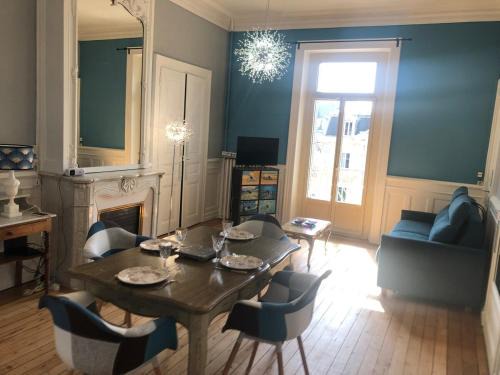 Aix-les-Bains City Center Apartamento | Appartement T2 52 m2 l'Ambassadeur centre-ville 1 chambre balcon