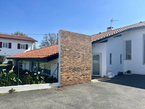 Cambo-les-Bains Apartamento | Appartement T2 Bis avec jardin privé et tout confort à Cambo-les-Bains - FR-1-495-21