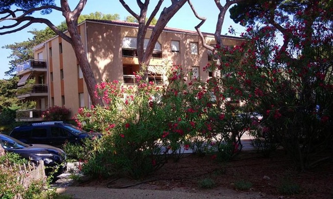 Toulon - Hyeres Apartamento | Appartement T2 Cabine avec Grande Terrasse, Proche Port, Plages et Commerces, Parking Inclus - FR-1-335-178