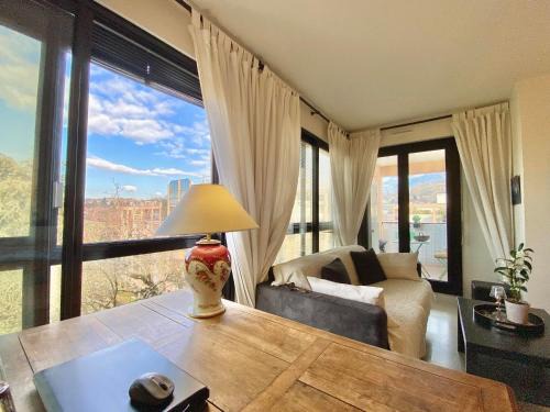 Annecy-le-Vieux Apartamento | Appartement T2 de 60m² à Annecy-le-Vieux, grande terrasse aménagée, proche lac et commerces - FR-1-432-74