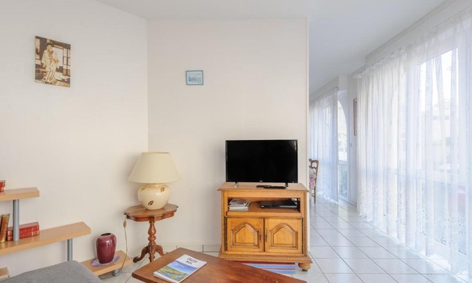 Quartier du Casino Apartamento | Appartement T2 à 50m de la plage avec piscine, tennis et balcon - Châtelaillon-Plage - FR-1-535-4