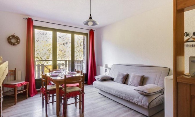 Esquieze-Sere Apartamento | Appartement T3 Duplex 6 Pers. avec Cheminée et Balcon à Esquièze-Sère - FR-1-402-70