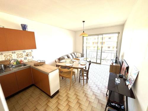 Port-la-Nouvelle Apartamento | Appartement traversant, proche plage, 2 balcons, pets ok, ménage inclus, jusqu’à 8 pers, Port-la-Nouvelle - FR-1-229C-94