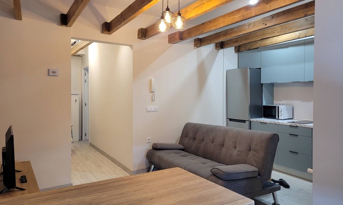 León Apartamento | El Ático de Entrevías. Apartamento con garaje y WI-FI. Céntrico. Bien comunicado