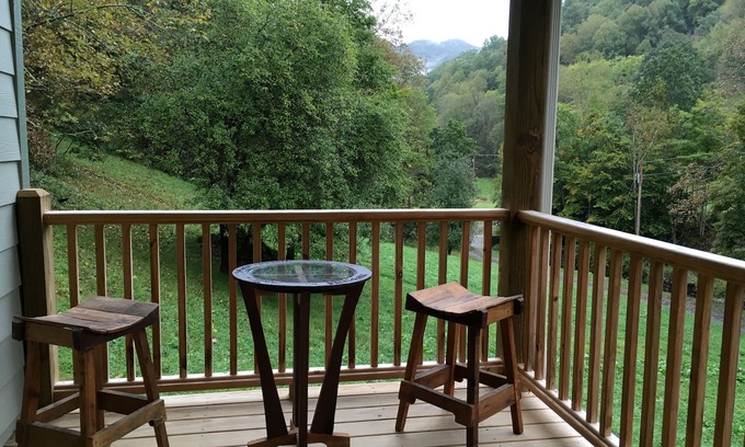 Hot Springs Cabina | Cabaña de Apple en The Creek-Mountain Getaway-New Cabin