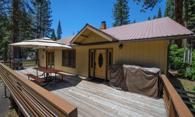 North Wawona Casa | Apple Tree Bear House está a 4 millas dentro del Parque Nacional de Yosemite en el hermoso y tranquilo vecindario ...