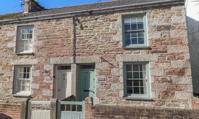 Gweek Cabaña | APPLE TREE COTTAGE, pet friendly, character holiday cottage in Gweek