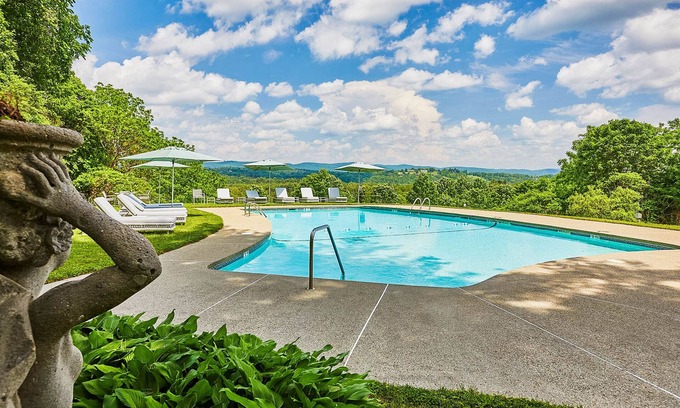 Lenox Hotel | Apple Tree Inn