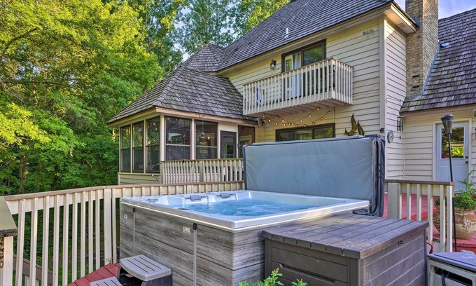 Apple Valley Casa | Apple Valley Guest Suite: Forest Views & Pool