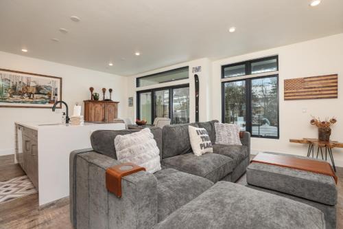 Silverthorne Casa | Après Shores Condo: Upscale Riverfront Retreat