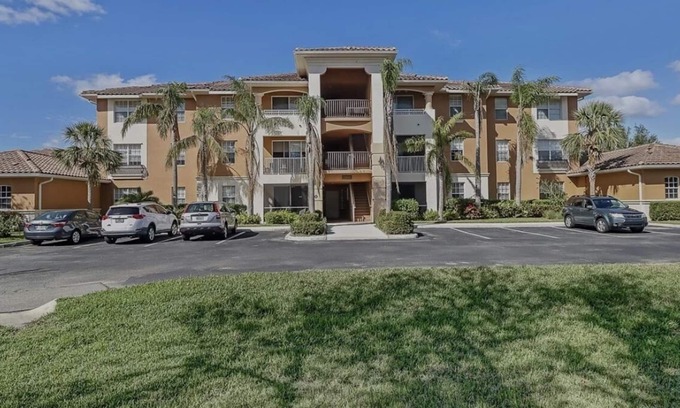 Pelican Condominio | Apr - Nov 40% discounted. Luxury gated condo Porto Vista, Cape Coral