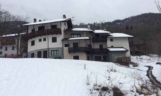 Villa di Tirano Apartamento | Aprica bici y sky apartamento en un pequeño complejo de 8 unidades residenciales.