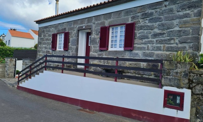 Algarvia Cabaña | Aproveite Para Disfrutar Todo o Conforto e Sossego Numa Casa Típica dos Açores