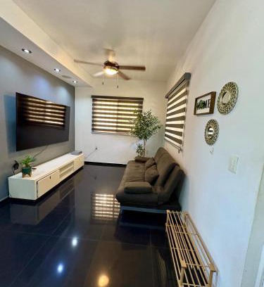 Centro de Cancún Apartamento | Apt 1 Min to Hotel Zone Pool Free Parking
