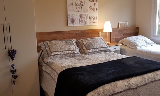 Quinta da Serra Apartamento | Apto 2 dorm en el Centro de Canela - 7 personas (wifi / TV / Estacionamiento)