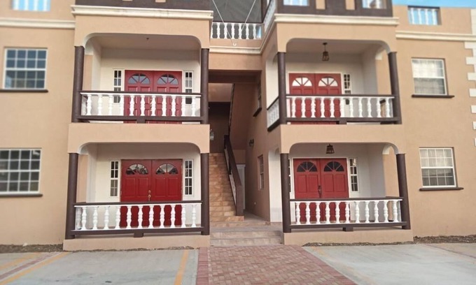 Enterprise Apartamento | APT #2 - charming 2-bedroom apartment near beach-WiFi, AC in Christ Church