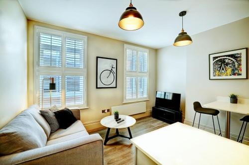 Trafford Apartamento | Apt 4, 10 Kingsway in a stylish Georgian Building