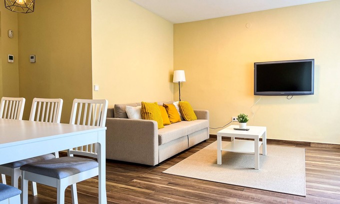 Blanes Apartamento | Apt. 4 pax Blanes a 30 m de la playa, aire acondicionado y wifi gratis. Vivalidays Sylvia.