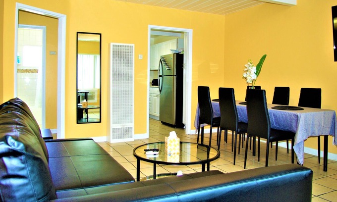 Logan Heights Apartamento | Apt #7, 2 bedroom / 1 bathroom, 8 min to Downtown!