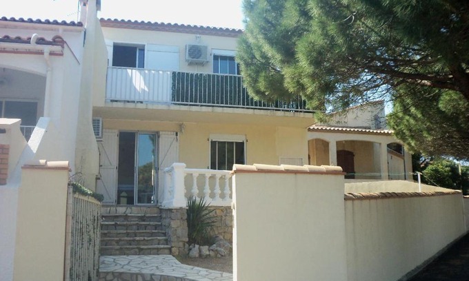 Saint-Pierre-la-Mer Apartamento | Apt Climatisé T3 Saint Pierre La Mer, terrasse, jardin et parking privé