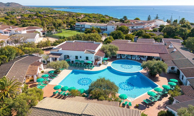 Sas Linnas Siccas Apartamento | Apt. Dorata 2A with shared Swimming Pool