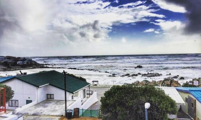 Strandfontein Apartamento | Apt on Beach front, Modern 2BR Solar, 50m to beach