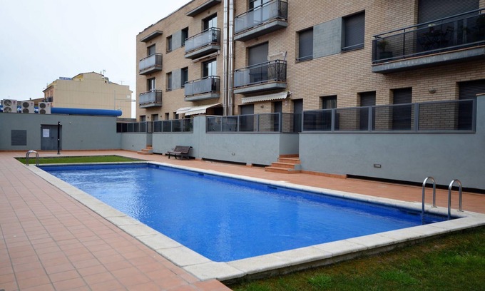 Sant Pere Pescador Apartamento | Apto. S Sebastià, B-1 - piscina y jardín comunitarios, wifi, A/A, gran terraza, céntrico.