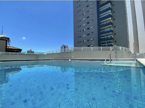 Boqueirao Apartamento | Apto ótima localização a 100m da Praia, Piscina, Ar Condicionado, Garagem e Portaria 24h