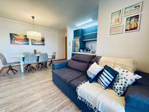 Picarras Apartamento | Apto 6º andar, 200m praia, 15min Beto Carrero, 2 quartos, sacada com churrasqueira