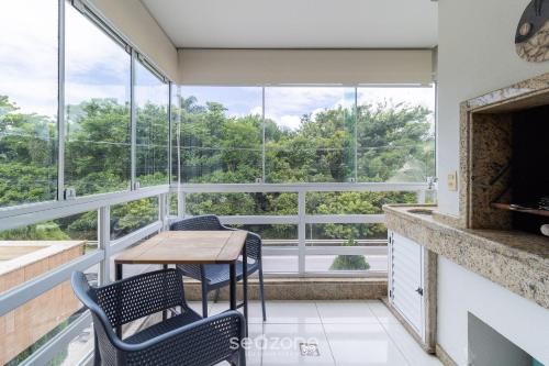 Jurere Apartamento | Apto c/varanda a poucos minutos do Mar CCB103