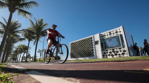 Mirim Apartamento | Apto Com Sacada e Ar Condicionado a 2 minutos da Praia