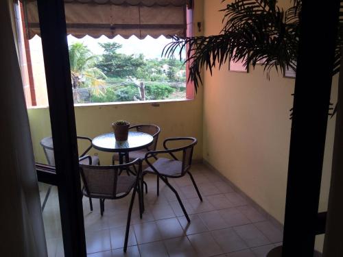 Parque Enseada Apartamento | Apto com varanda Wi-Fi, Netflix - 400 m da praia