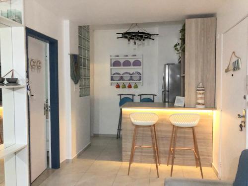 Aparecida Apartamento | Apto em Santos com AR e Wi-Fi na rua da praia