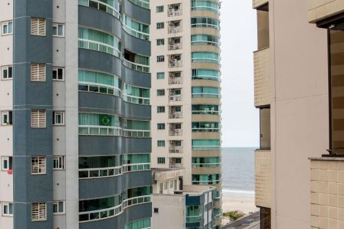 Barra Sul Apartamento | Apto Rústico com Vista Lateral do Mar KZ7271