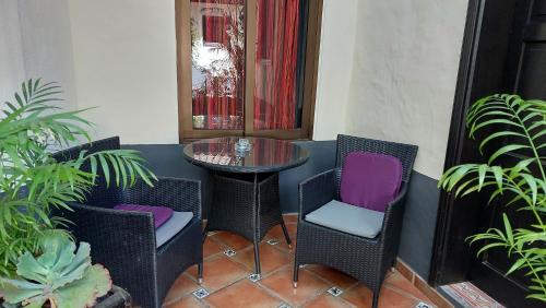 El Guincho Apartamento | Aptos Monasterio de San Antonio 2