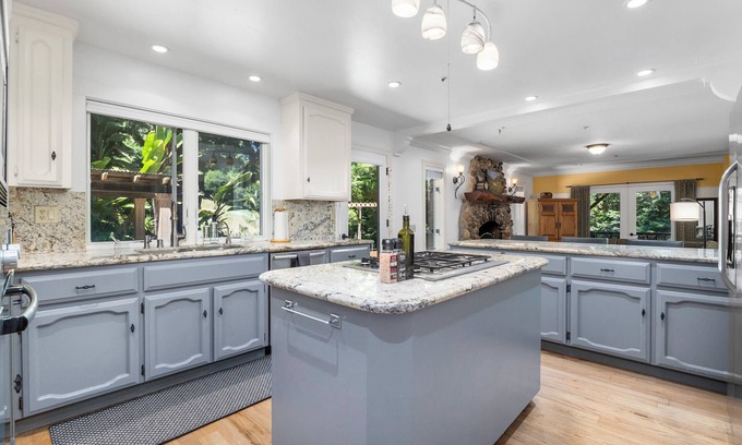 Aptos Casa | Aptos Oasis with hot tub!