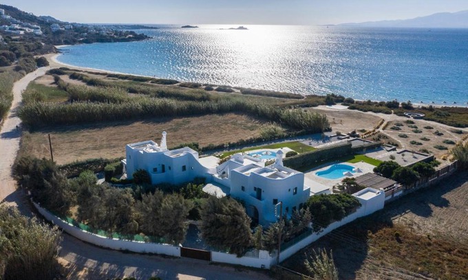 Maragas Casa | Aqua Breeze Villas on the beach