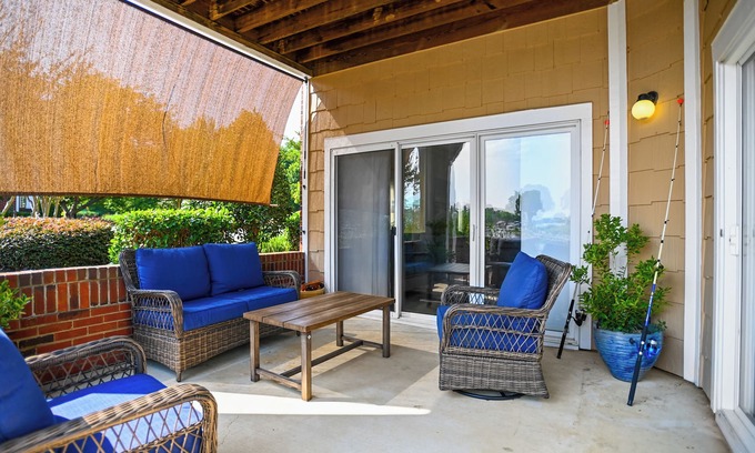 Cornelius Condominio | Aqua Vista by SoCharm | Waterfront Condo