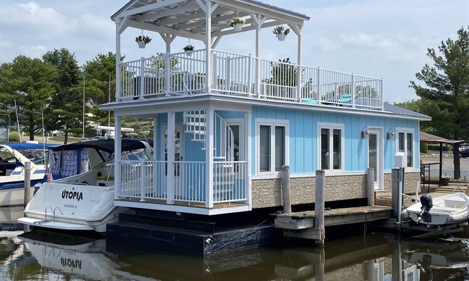 South Haven Alquiler De Eote | Aqua Vista- Floating Cottage close to beaches, downtown, and pool