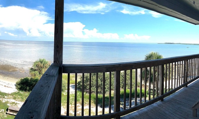Cedar Key Condominio | Aqua Vista - Gulf Front Condo with Birds Eye Views