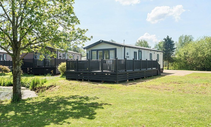 Great Houghton Cabaña | AQUADROME ABODE - BILLING AQUADROME in Billing Aquadrome Holiday Park
