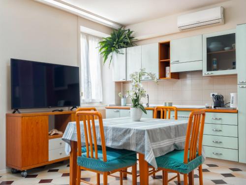 Paratico Apartamento | AQUARAMA - private pool - Lakefront apartment end free parking