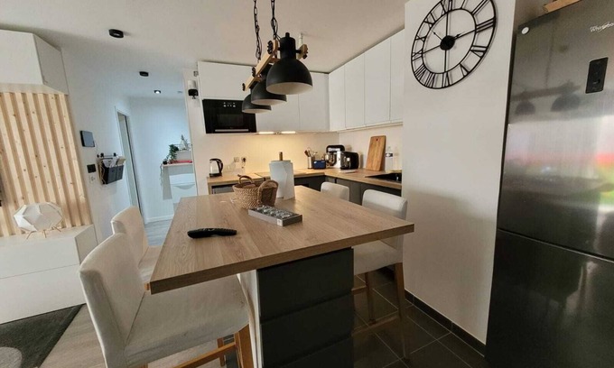 Corbeil-Essonnes Apartamento | Aquarelle Home