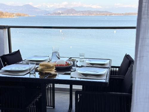 Villaggi Apartamento | Aquavista Residence - Panoramic Lakefront Penthouses with Pool