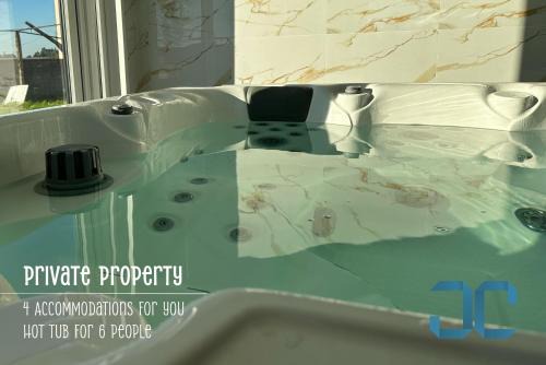 Ovar Casa | Arada Property - 4 Houses in 1 Private Property, Free Parking and Hot Tub