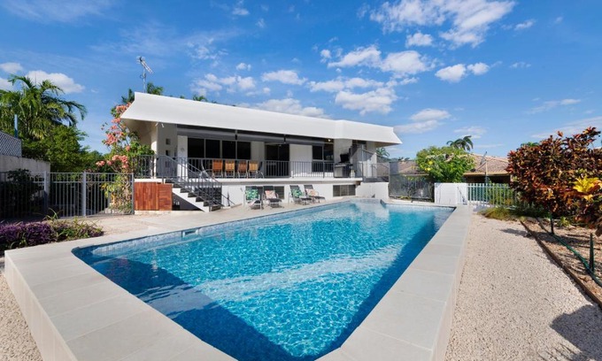 Nightcliff Casa | 'Arafura Blue' a Poolside Family Oasis on the Coast