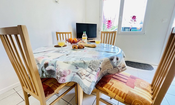 Forges-les-Bains Apartamento | Aramis : Apartment 300 meters from the thermal baths (free parking)